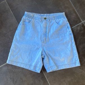 retro vintage high rise Bermuda mom shorts light wash size 10